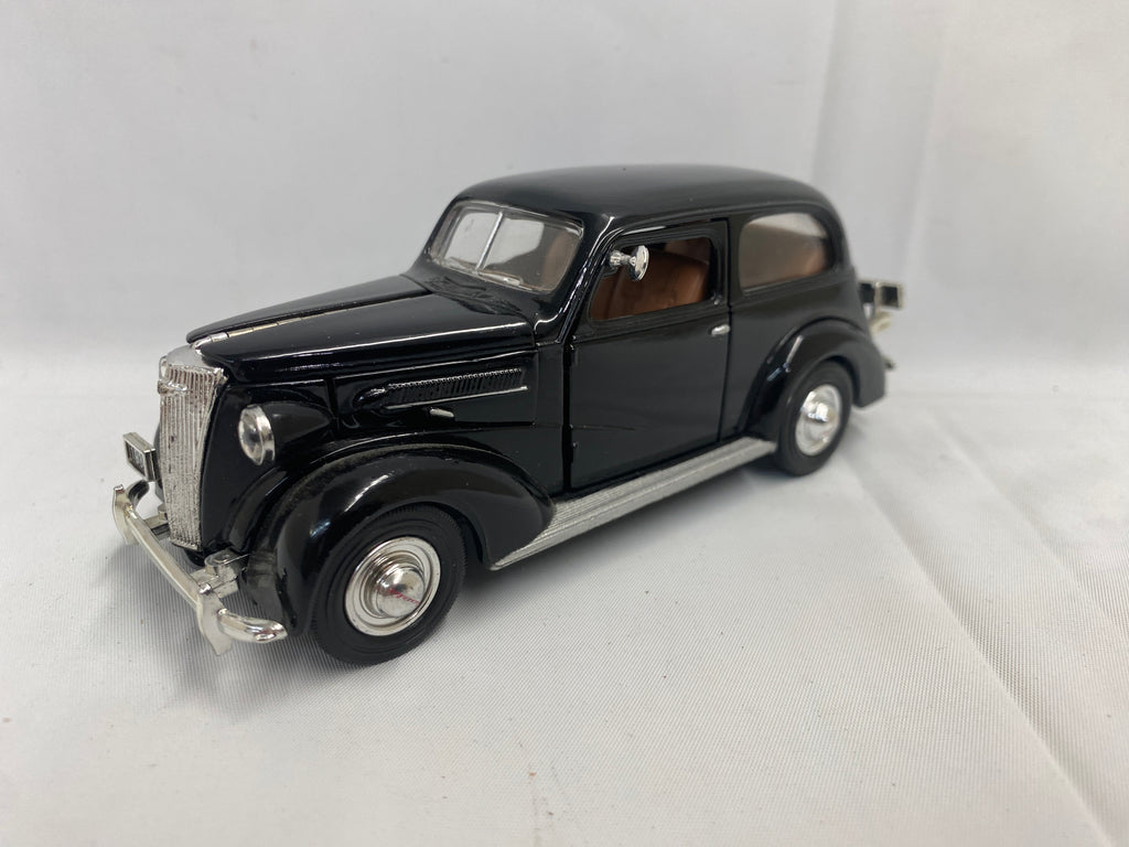 Chevrolet Master Deluxe Town Sedan 1937 Signature Models 1/32