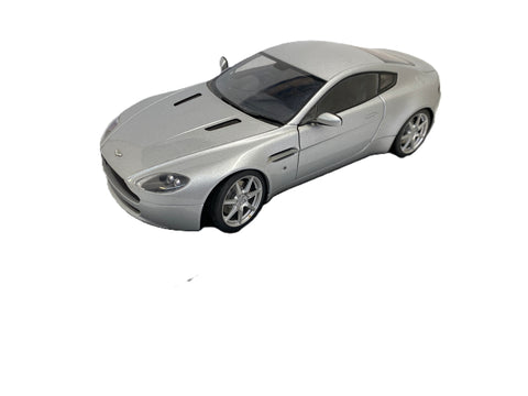 Aston Martin V8 Vantage AUTOart 1/18