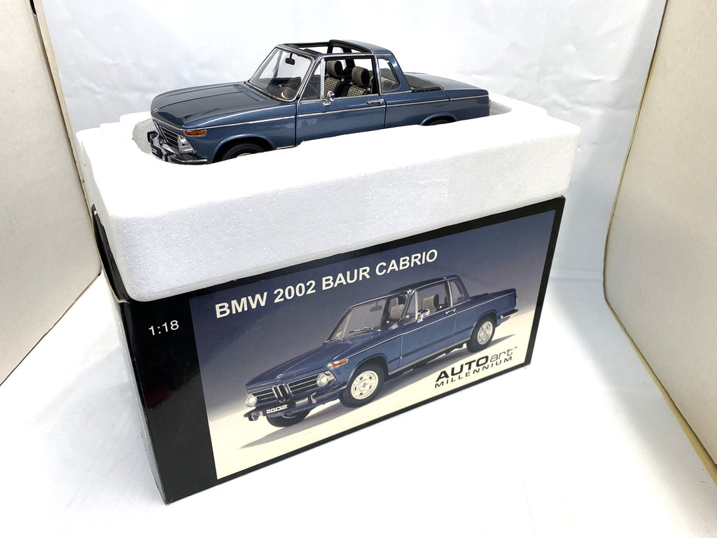 BMW 2002 Baur Cabrio AUTOart Millennium 1/18