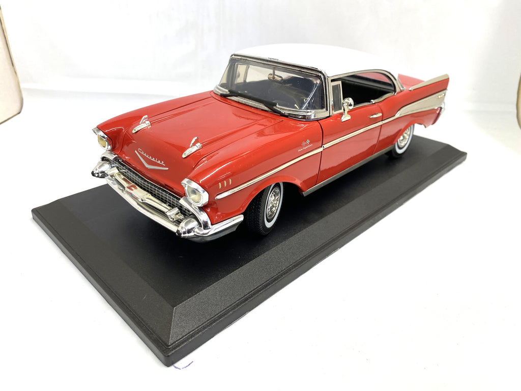 Chevrolet Bel Air Hardtop 1957 Motor Max 1/18