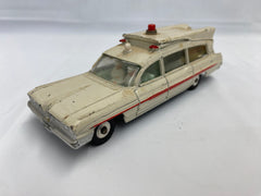 Pontiac Superior Crtiterion Ambulance Dinky 1/43