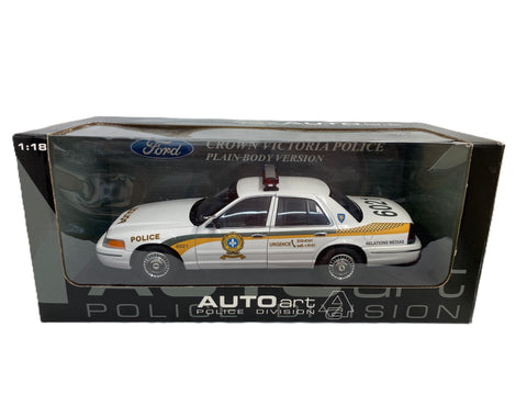 Ford Crown Victoria Police SQ AUTOart Police Division 1/18