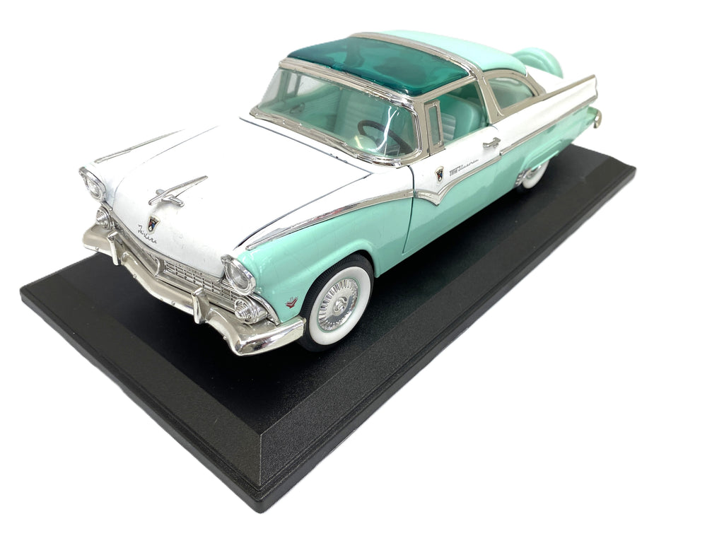 Ford Crown Victoria 1955 Road Tough 1/18