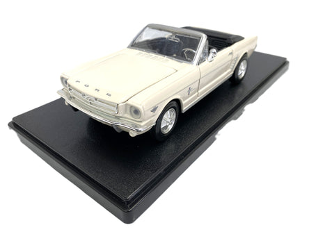 Ford Mustang Convertible 1964 1/2 Motor Max 1/24
