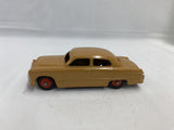 Ford Sedan Dinky 1/43