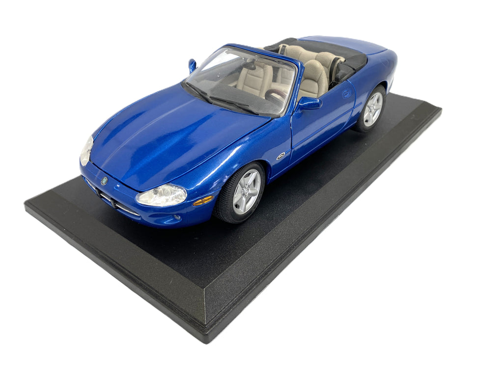 Jaguar XK8 1996 Maisto 1/18
