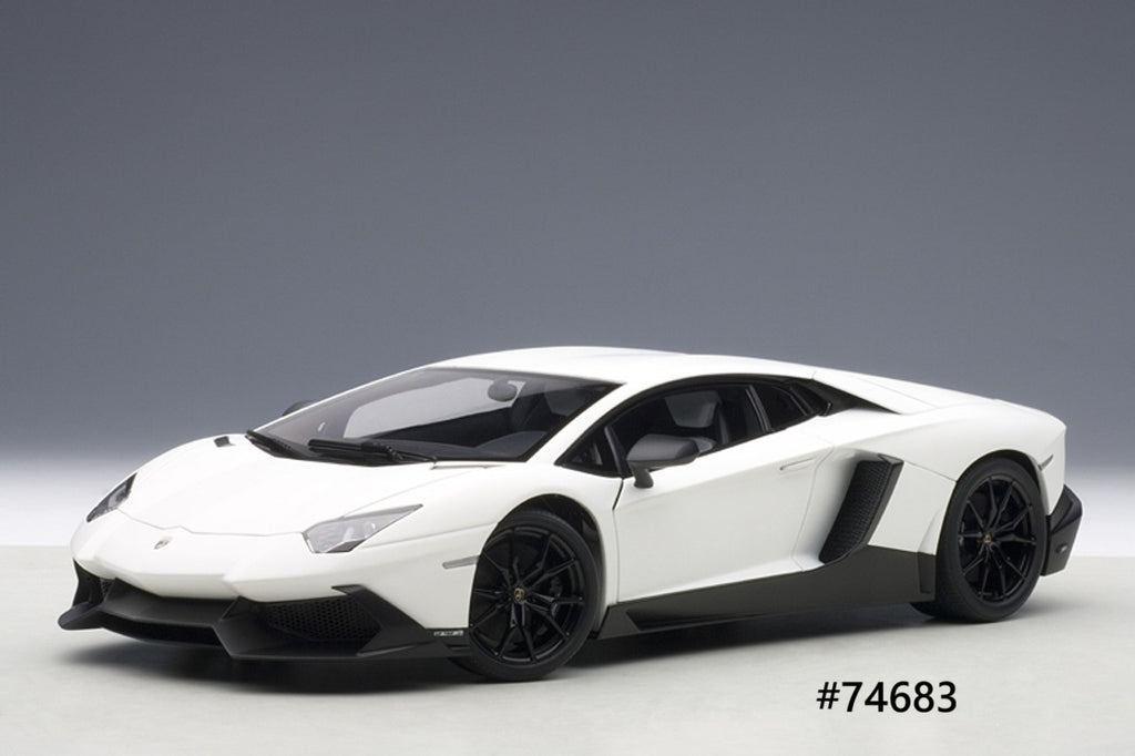 Lamborghini Aventador LP700-4 50e Anniversario AUTOart Signature 1/18