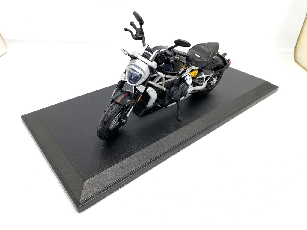 Ducati Diavel S Maisto 1/12