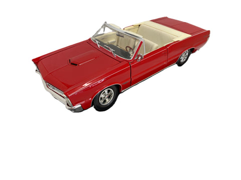 Pontiac GTO Hurst Edition Convertible 1965 Maisto 1/18